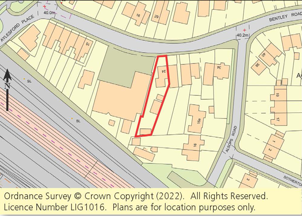 Lot: 67 - TWO WELL PRESENTED FLATS AND ANNEX, EACH WITH GARDEN -